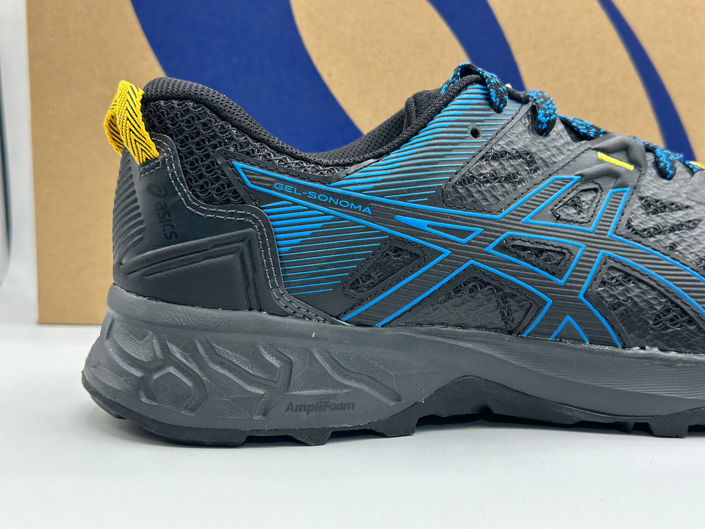 Baskets de trail ASICS neuves et authentique