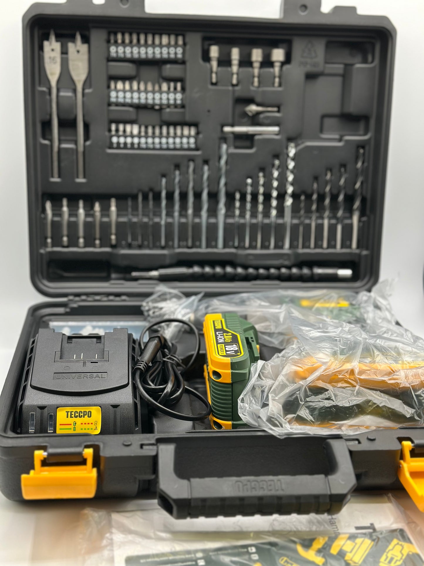 Visseuse sans fil TECCPO 18 V, 45 Nm, 2 batteries 2000 mAh et 105 accessoires, chargeur rapide, 21 + 3 niveaux de couple, 2 vitesses, mallette à outils portable - BHD700B