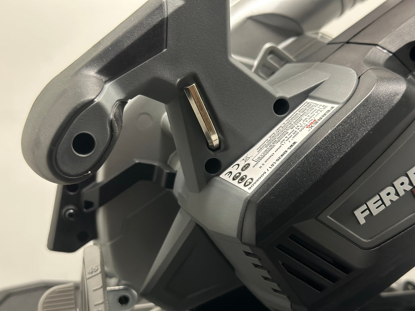 FERREX PRO
Scie circulaire sans fil 20v( machine seule )