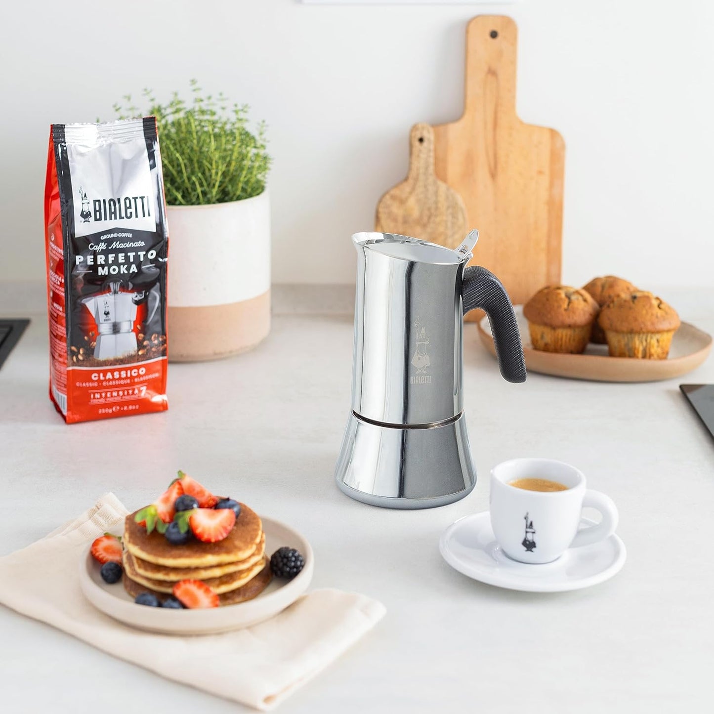Bialetti - Nouvelle cafetière expresso Venus Induction, Plaque de cuisson en acier inoxydable, Adaptée à toutes les sources de chaleur, 6 Tasses, Aluminium, 235ml,Argent [Classe énergétique A+]