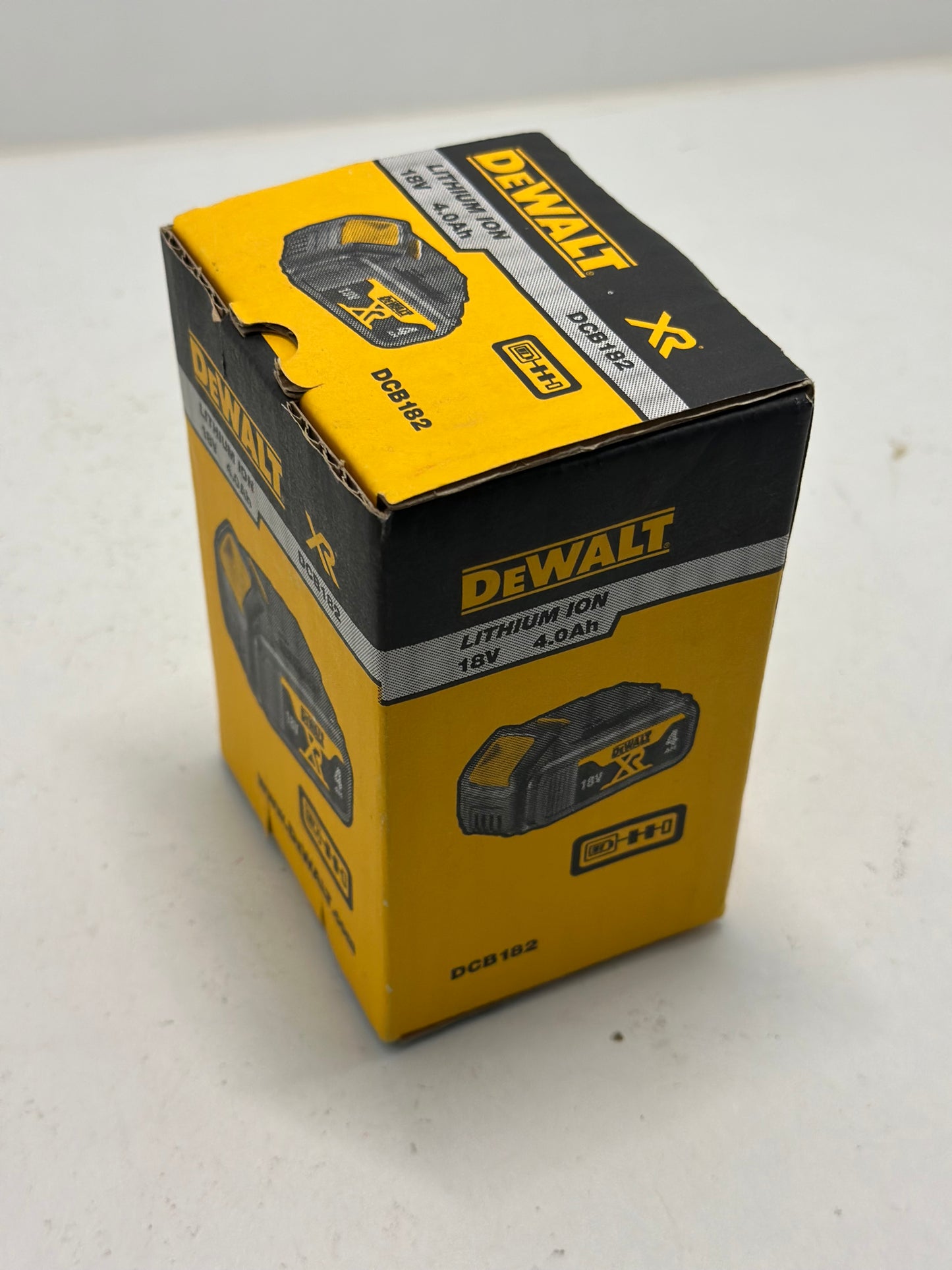 DEWALT - Batterie 4Ah XR 18V avec témoin de charge lumineux, DCB182-XJ