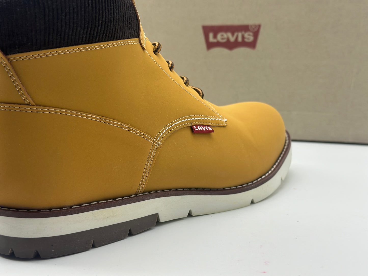 Boots chaussures pour homme LEVIS neuves et authentique taille 42,5. 43. 44