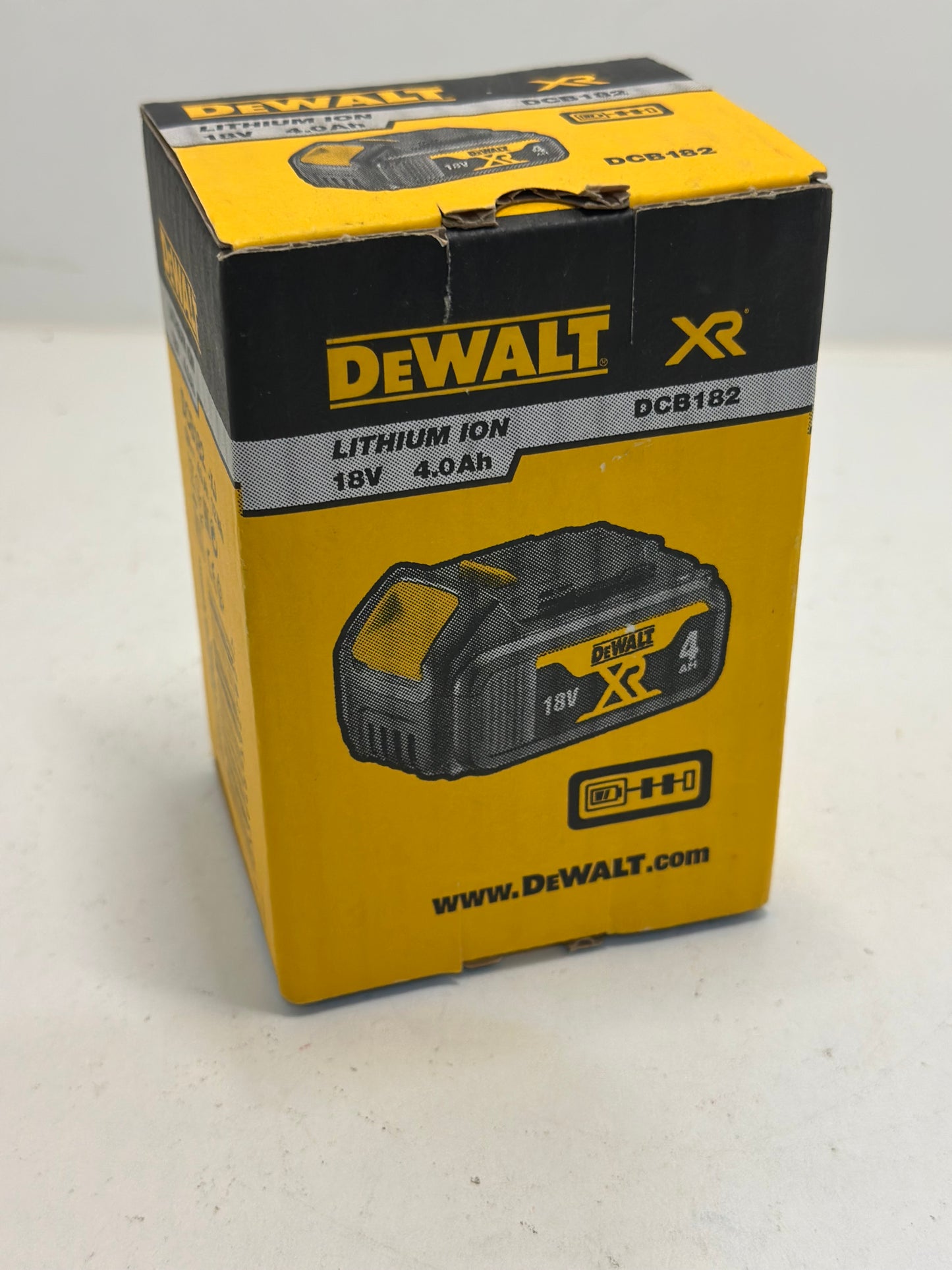 DEWALT - Batterie 4Ah XR 18V avec témoin de charge lumineux, DCB182-XJ