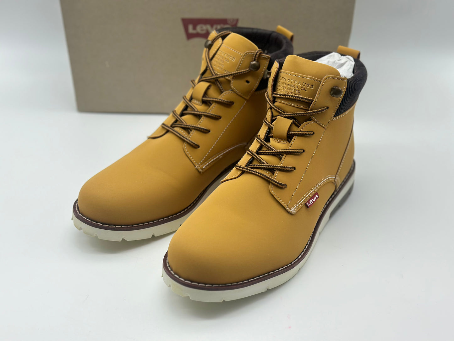 Boots chaussures pour homme LEVIS neuves et authentique taille 42,5. 43. 44