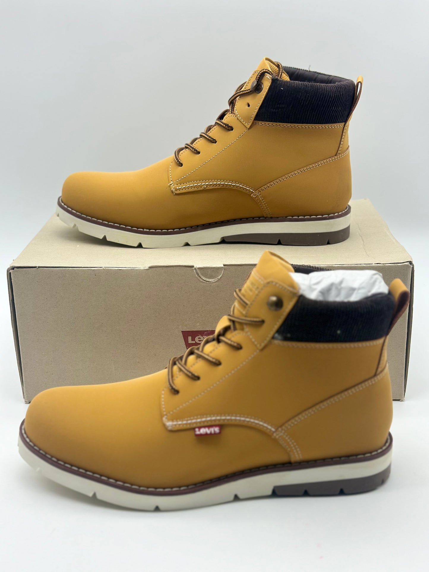 Boots chaussures pour homme LEVIS neuves et authentique taille 42,5. 43. 44
