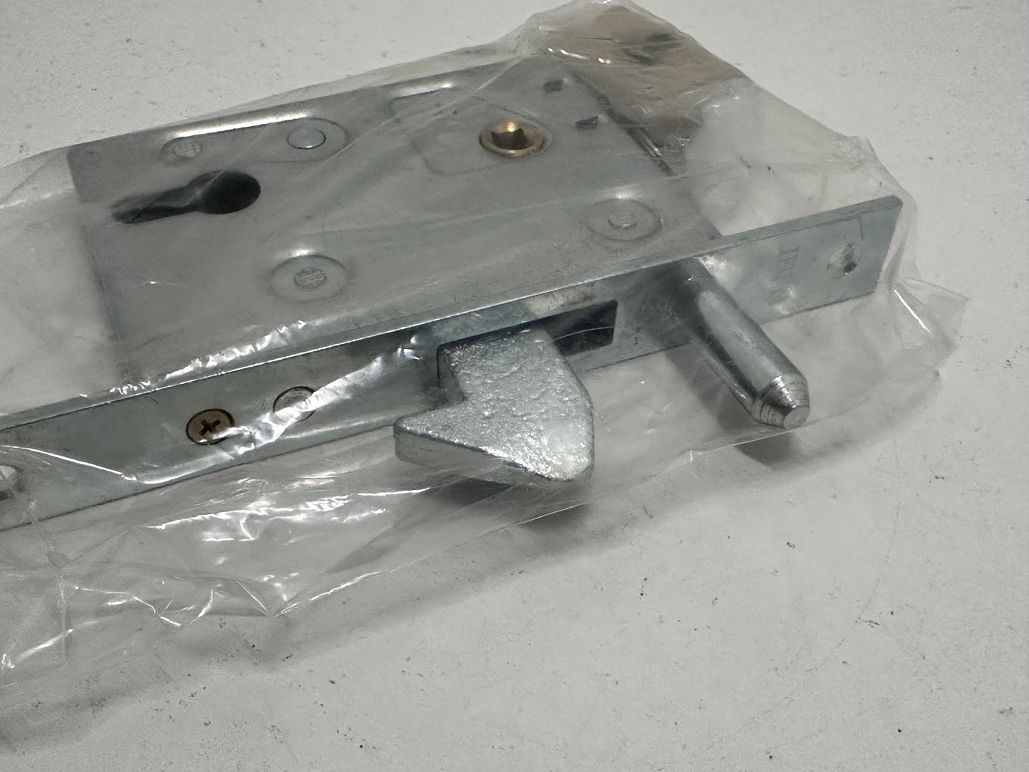 IBFM 447 Serrure à crochet à encastrer, 60 mm