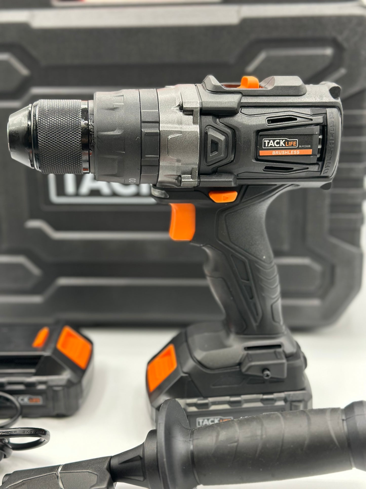 Perceuse Visseuse Sans Fil 18V, 2 Batteries Lithium-Ion 2000mAh, 2 Vitesses, Lumière Led, 43 Accessoires