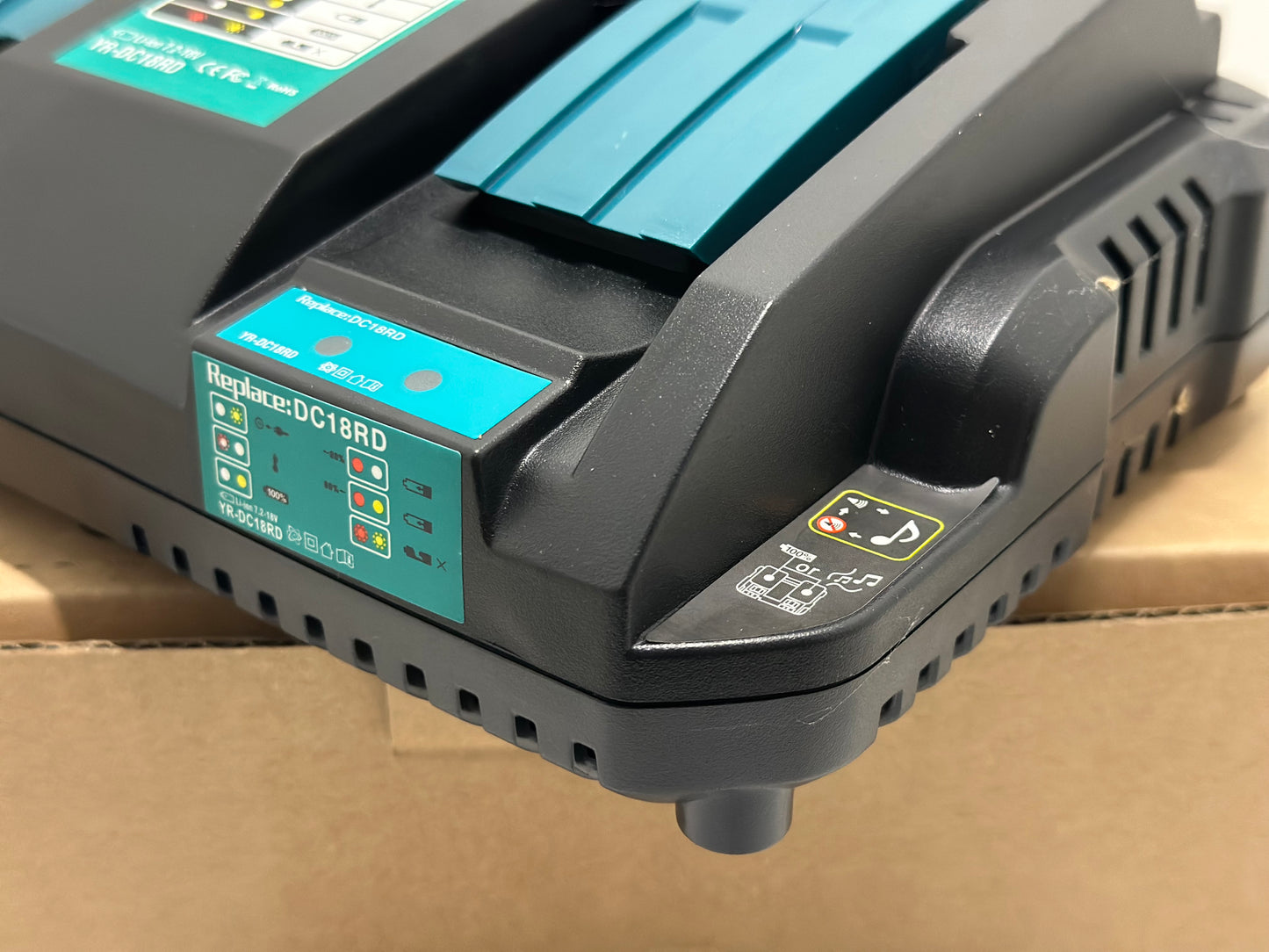 Chargeur rapide double MAKITA DC18RD - 196933-6 - 14.4V à 18V