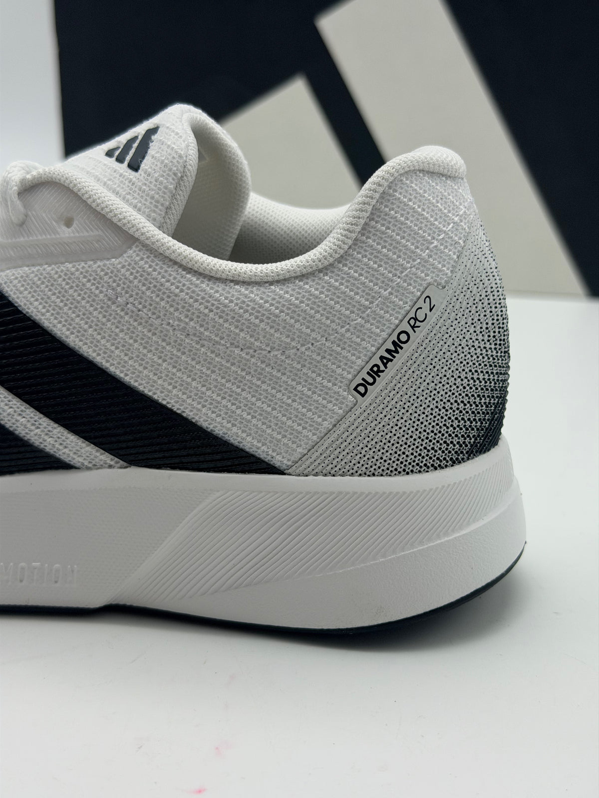 Chaussures de running Adidas blanches légères