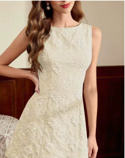 Robe "Lumière de Provence" – Jacquard Floral, Coupe Minimaliste & Style Français