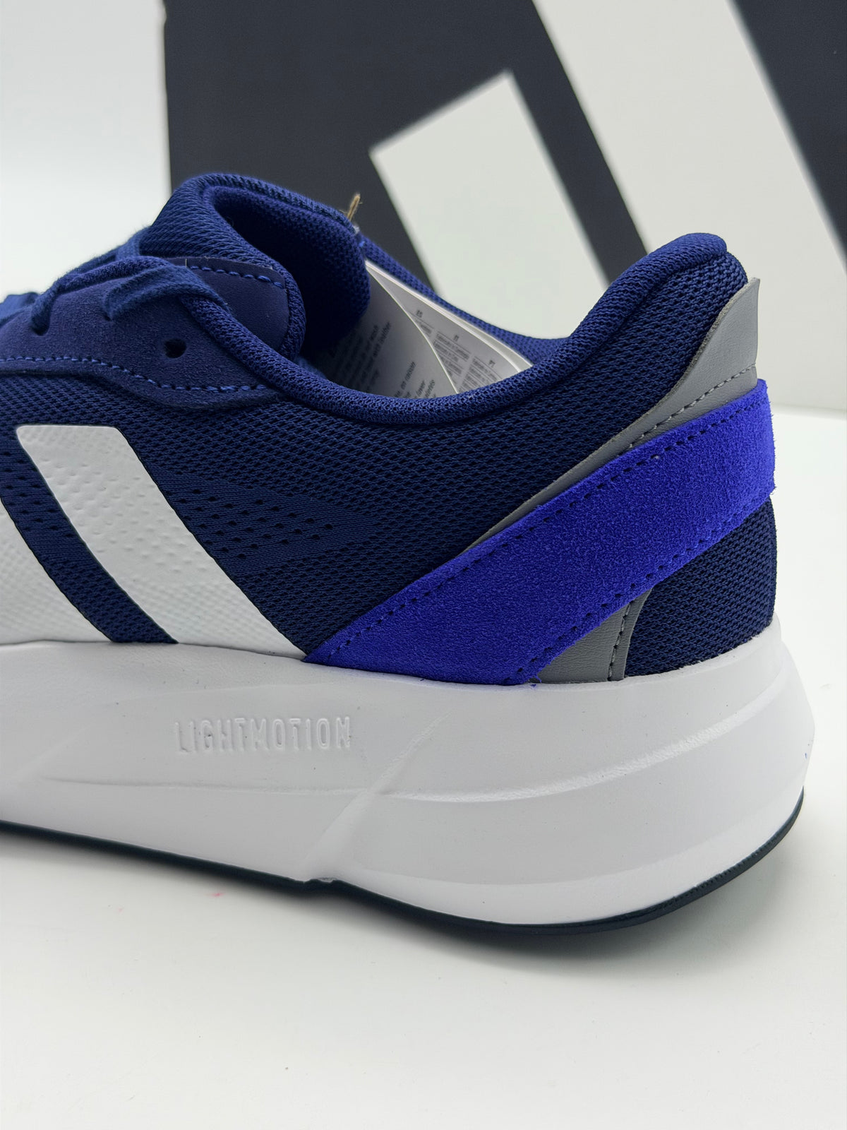 Chaussures de running Adidas bleues légères et confortables