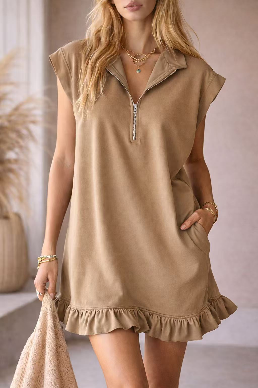 Robe "Urban-Pocket" – Col en V, Sans Manches & Doubles Poches Frontales